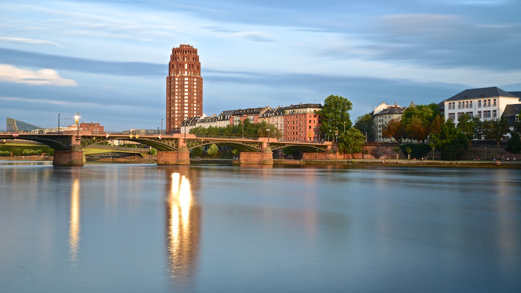 Frankfurt river main